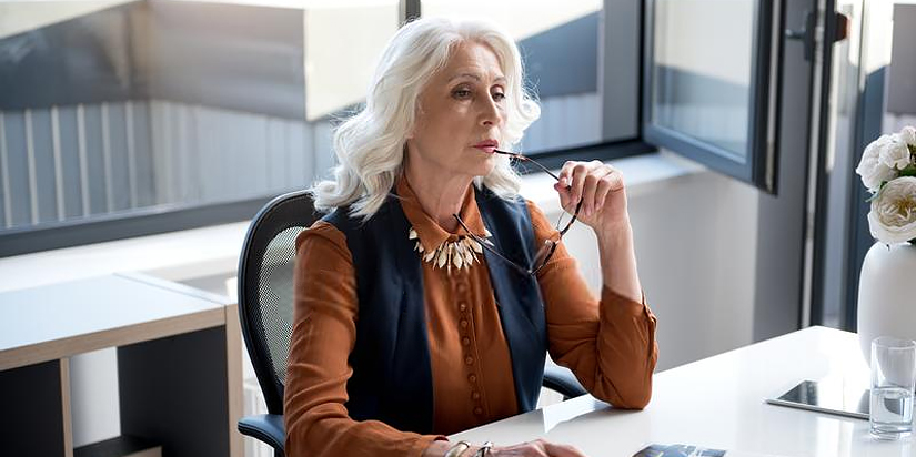 работающая после 55 женщина