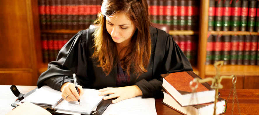 Помощник судьи по гражданским делам